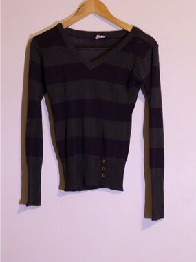 Striped V-Neck Long-Sleeve Women's Top in Dark Purple and Gray
